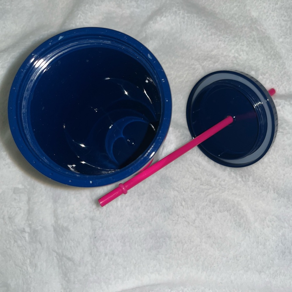 **NEW** Kate Spade 20 oz Tumbler with Straw in Navy
Polka dots - Picture 4 of 4